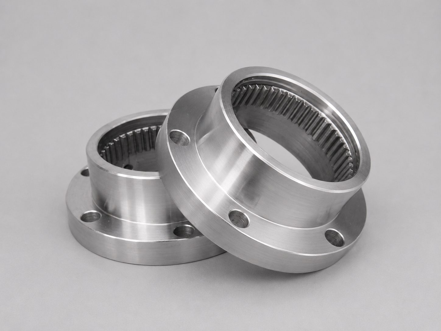 Internally splined flanged housings